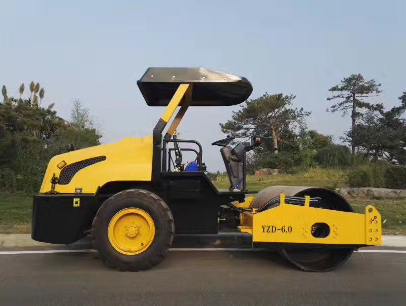 YZD6型6噸壓路機(jī)